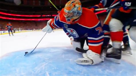 Oilers fans erupt as Skinner assists on empty.